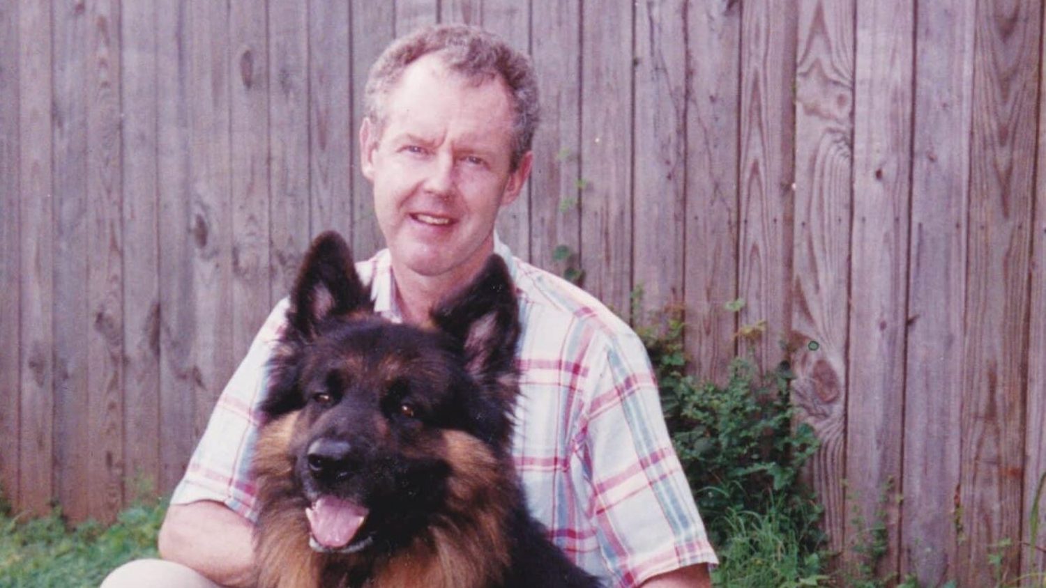 约翰McRary和他的狗